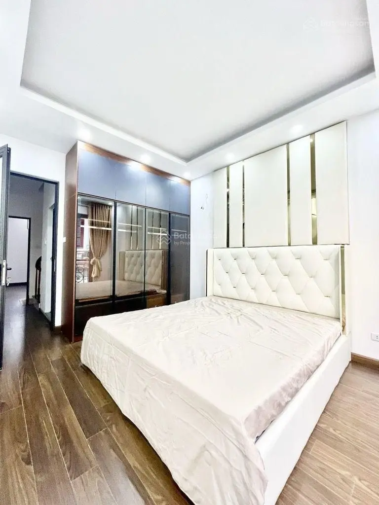 Nhà mới kinhkoong đón tết phố hoa lư 42m, 5 tầng, giá 8,15 tỷ, ngõ to, gần phố, thoáng trước sau.