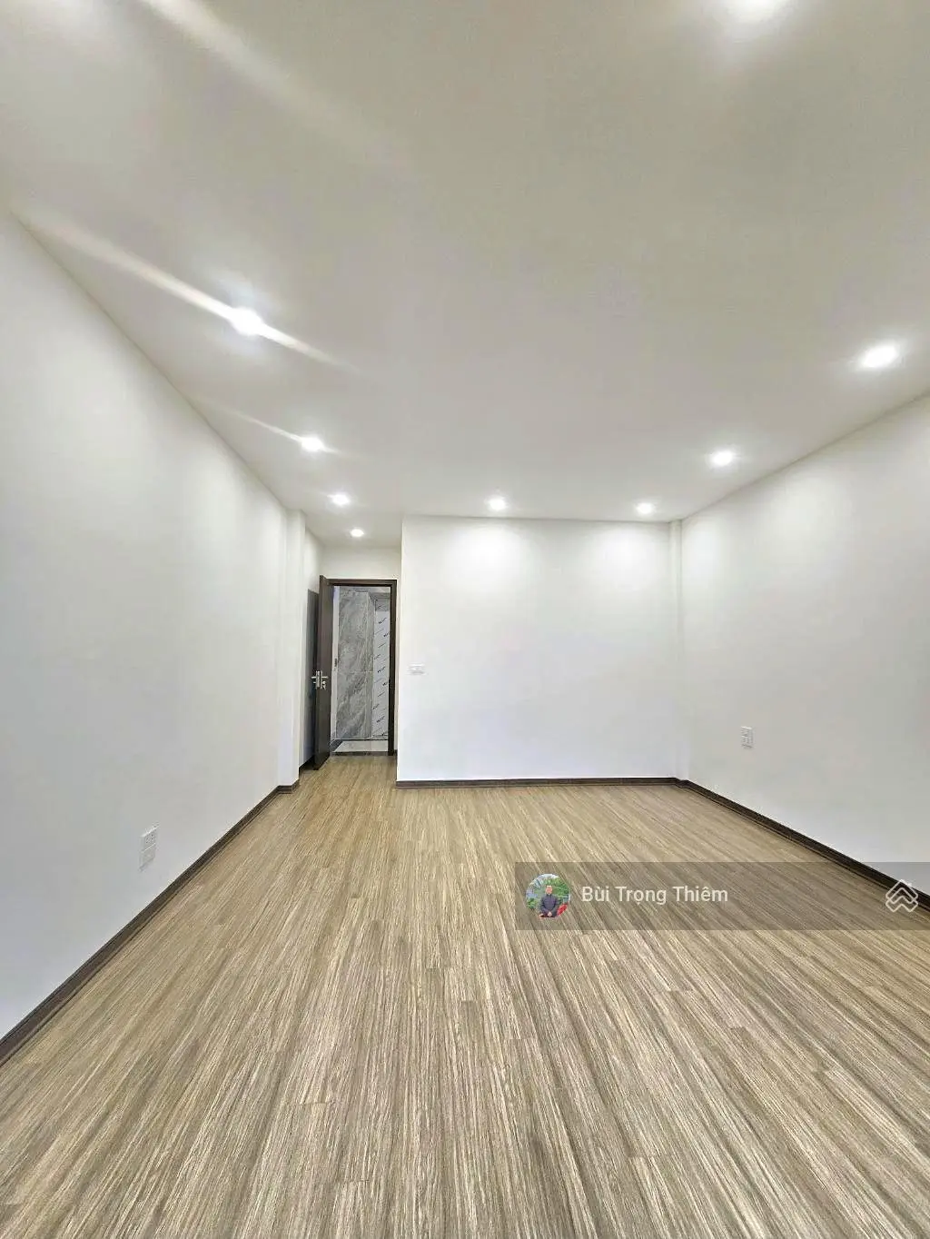 Siêu phẩm nhà phố 5 tầng thang máy 48m2 view cầu vĩnh tuy đường bát khối đối diện tttm aeon mall