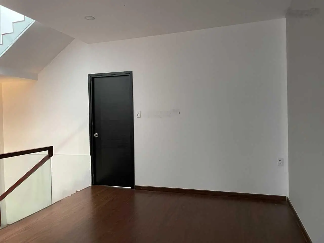 Bán nhà Phố Đông Village, DT 6x20m, trệt + 2 lầu, sổ hồng, nhà hoàn thiện mới đẹp, giá tốt