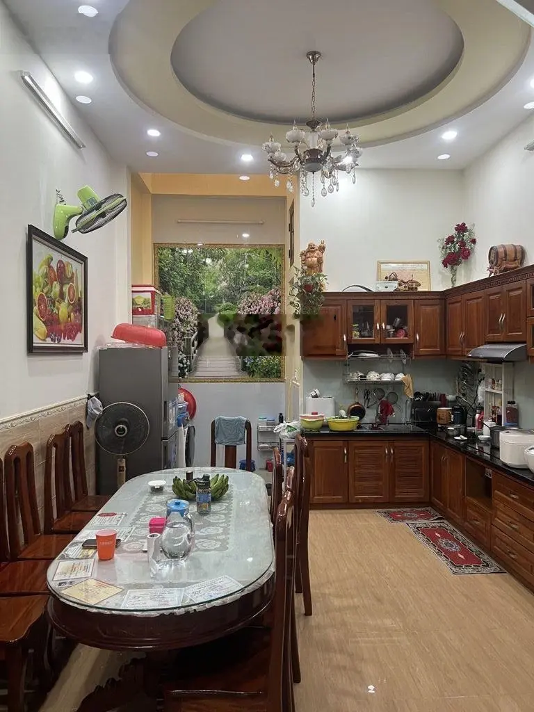 Bán nhà mặt tiền kinh doanh ngay khu sầm uất tên lửa dt 96m2 chỉ hơn 11 tỷ chúc