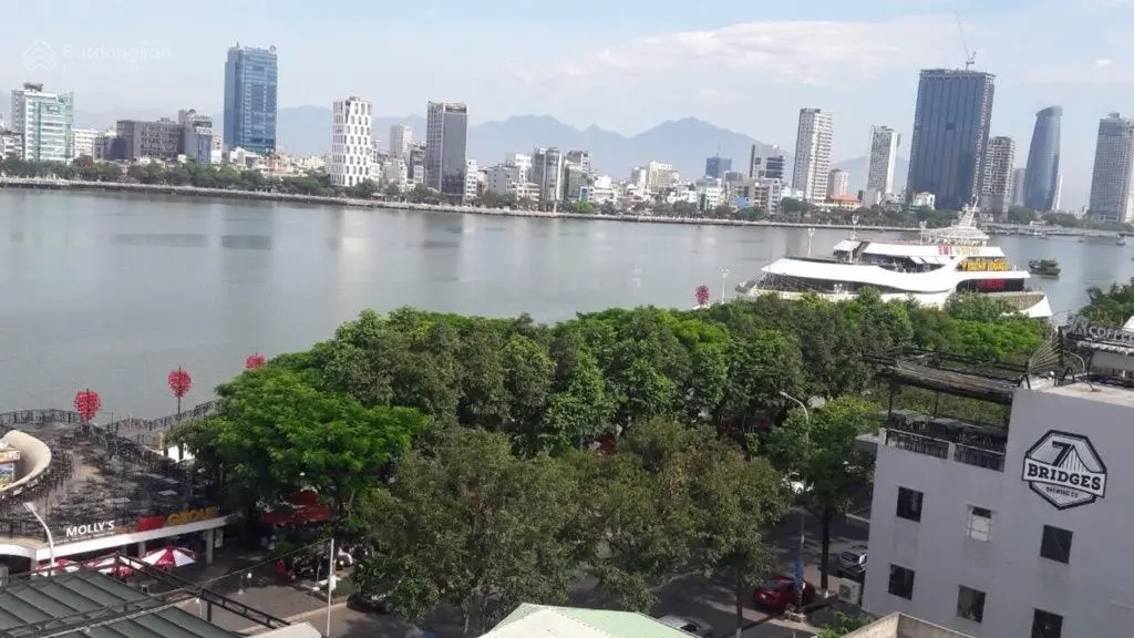Bán toà căn hộ 8 tầng view cầu Rồng - ngay sát chợ đêm - doanh thu khủng - giá cực tốt