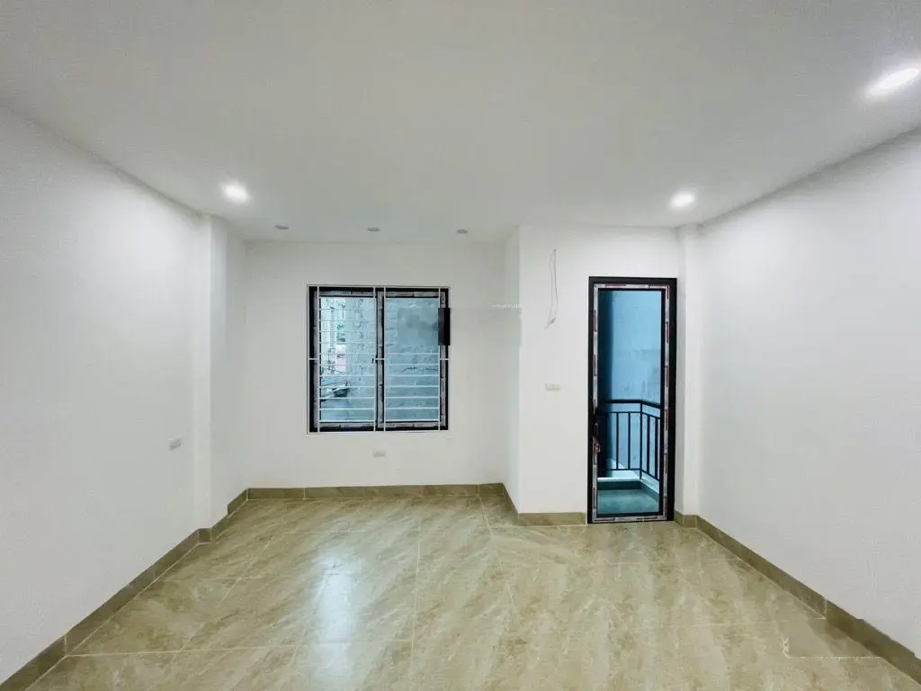 Cổng trường chuyên nguyễn huệ hà đông. nhà 33.8m 5 tầng nhỉnh 6 tỷ