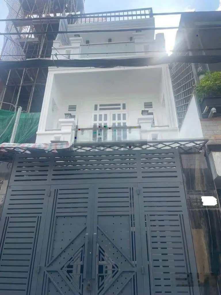 Nhà ngợp cần bán giá 2,45 tỷ VND tại Đường Bà Hom, Quận 6, đuờng vào 5m, SHR, công chứng trong ngay