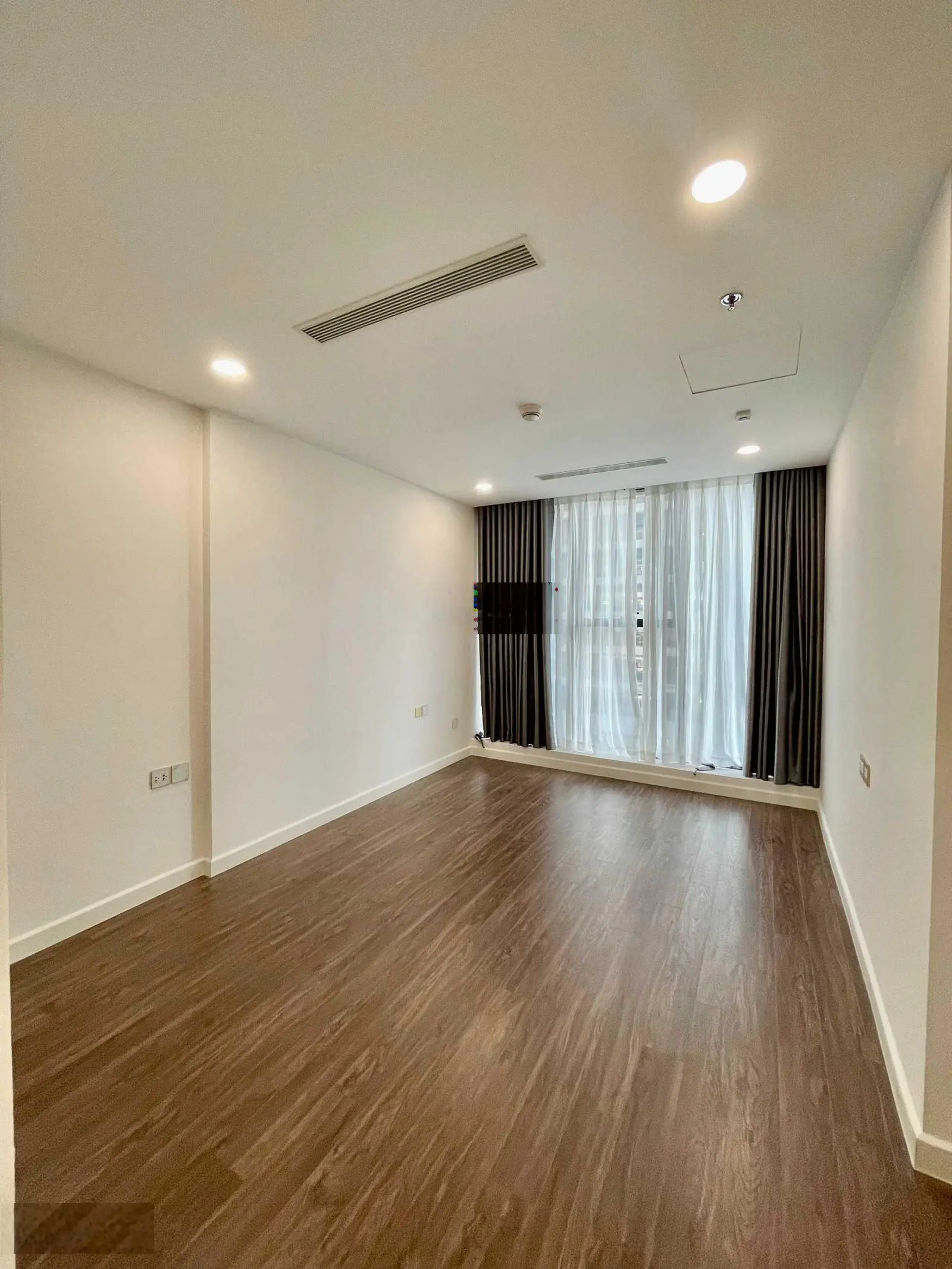 Bán gấp giá lỗ căn 3 phòng ngủ 3WC Sunshine Sky City. Giá: 5.3 tỷ. Nội thất chủ đầu tư mới 100%