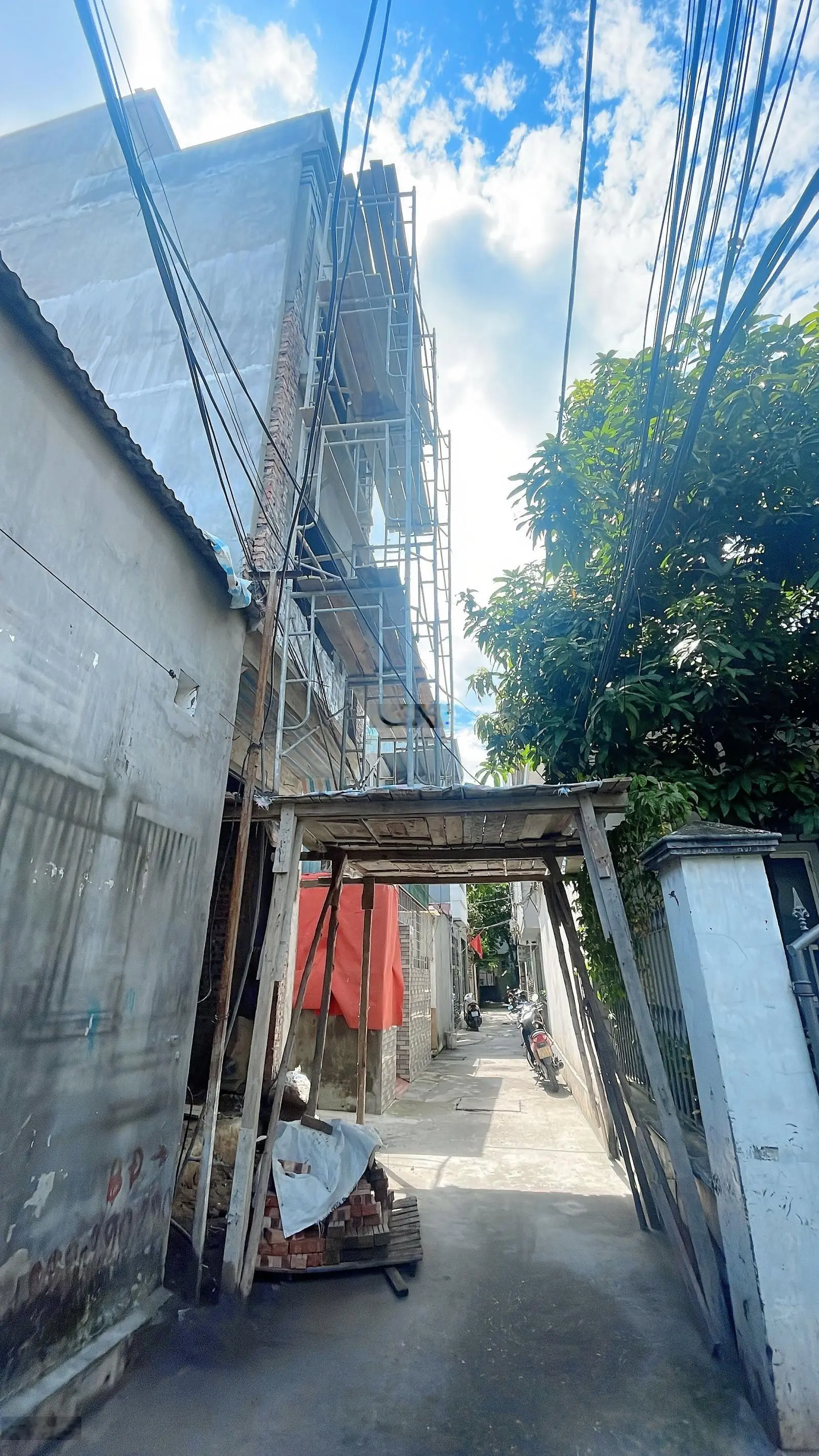 Nhà 4 tầng lô góc độc lập, ô tô đỗ thoải mái cách nhà mấy bước chân tại Aeon