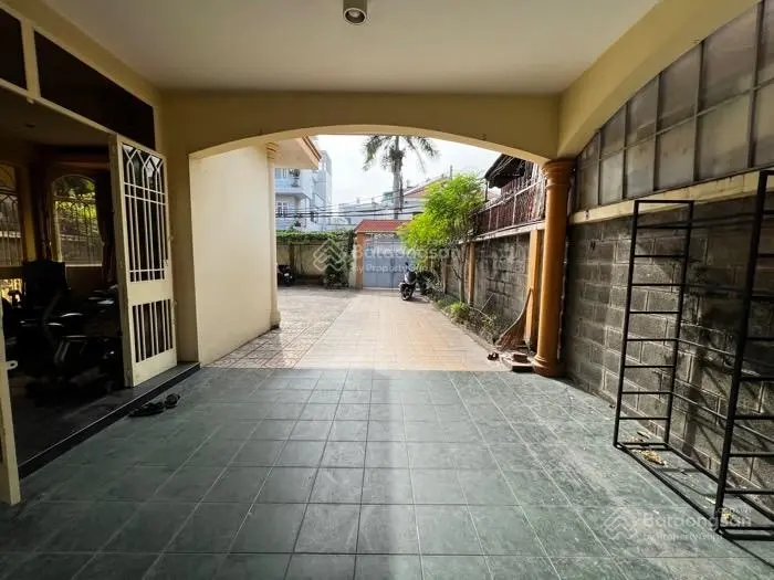 Bán nhà biệt thự giá rẻ - hàng hiếm mặt tiền khủng khu vực quan chức - bán gấp