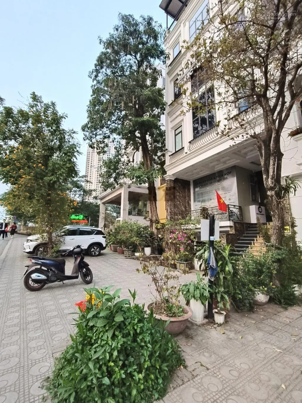 Bán nhà mặt phố Ngọc Lâm, Long Biên, DT 182m2 - LH: 0989819365