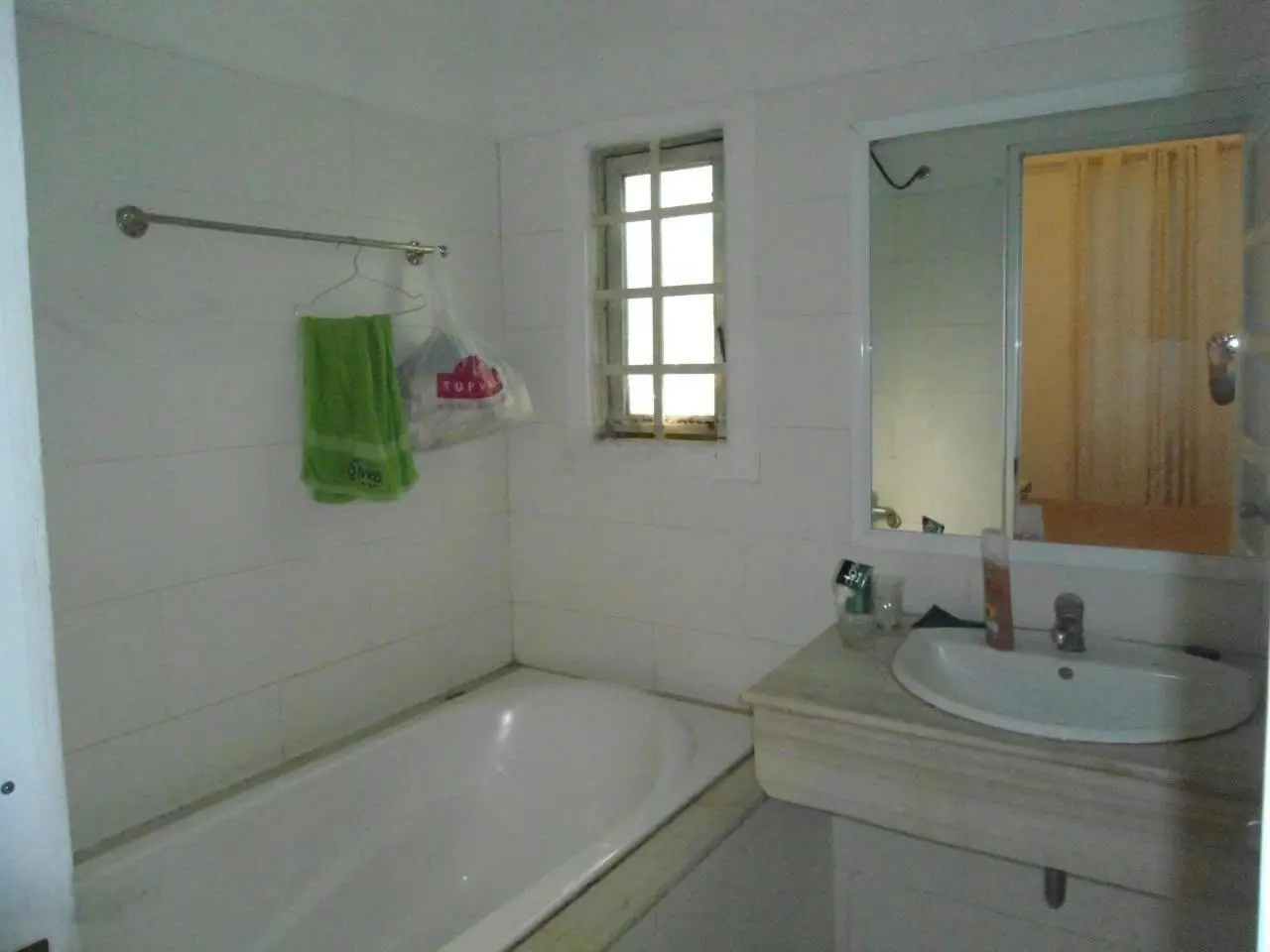 Chính chủ cần bán cần nhà hẻm Nguyễn Sơn, Hẻm 1/ đối diện BgC Phú Thạnh . Gần đường Thoại Ngọc Hầu