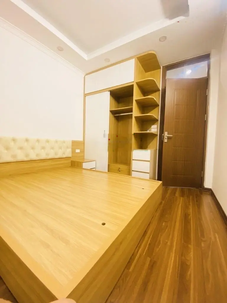 Bán nhà Phố Trạm, Long Biên full nội thất 45m2x5T giá nhỉnh 6tỷ(ô chờ thang máy)