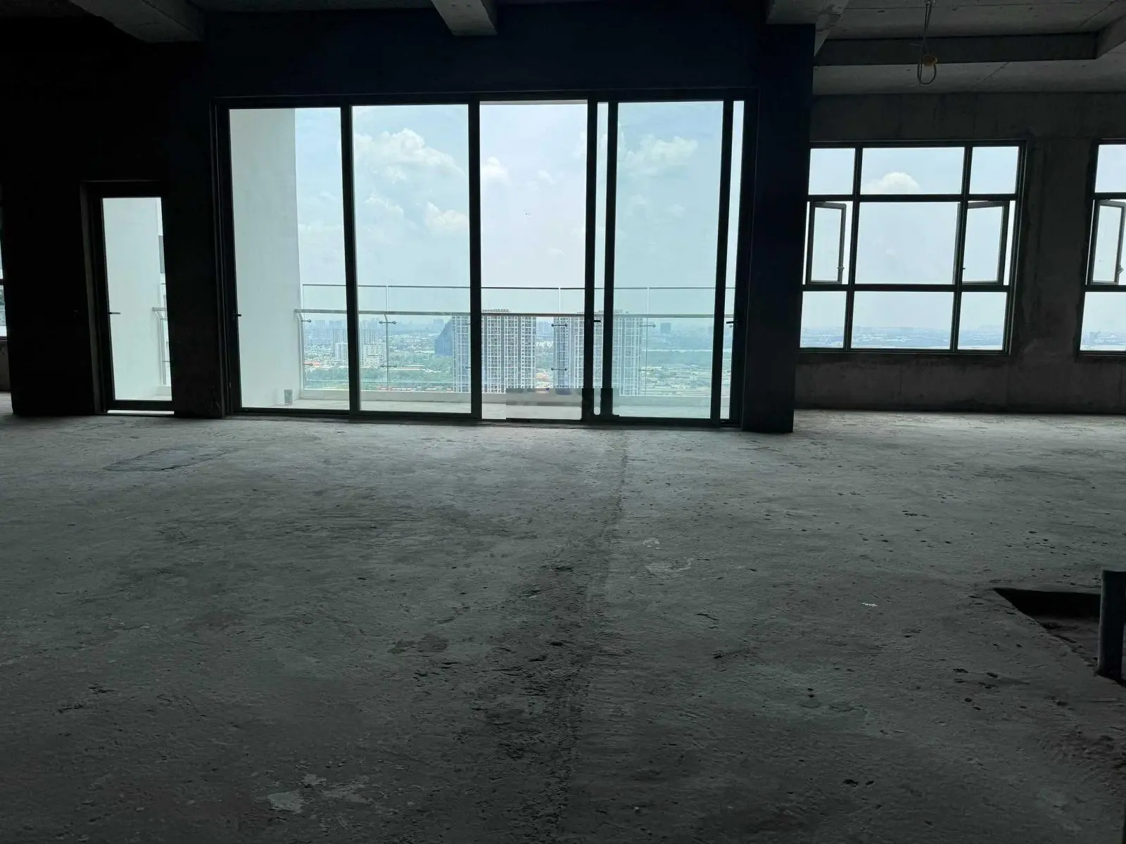 Bán Penthouse 176m2 River Panorama giá 6.8 tỷ 0939 220 ***