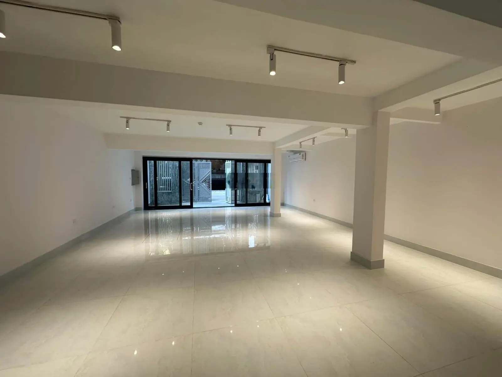 128m2 - mặt tiền lớn 7m - 65 tỷ - nhà phân lô vip khu Cầu Giấy - vỉa hè bát ngát - kinh doanh đẹp