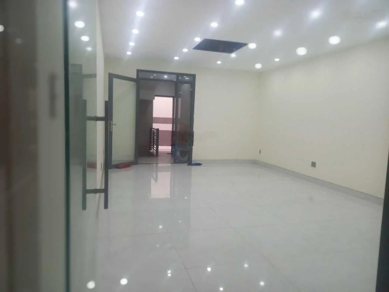 Nhà mặt tiền kinh doanh Đặng Thùy Trâm 5x17,5m hầm 4 tầng đã hoàn công đối diện ĐH Văn Lang