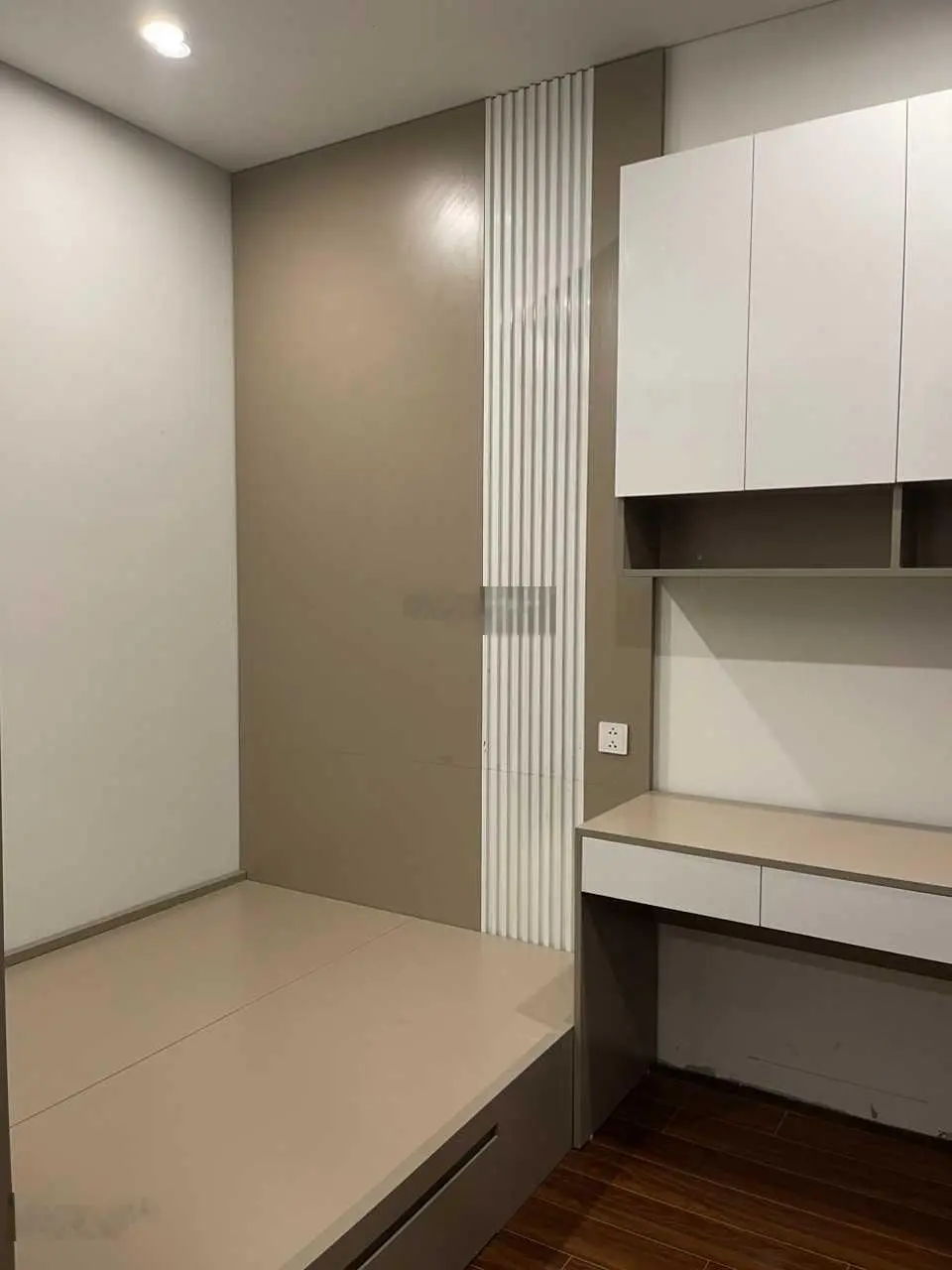 Bán căn 2N2WC 62m2 fullđồ đẹp giá 3850 bao phí, nhà mới chưa ở, ban công đông nam Masterise Vhocp 1