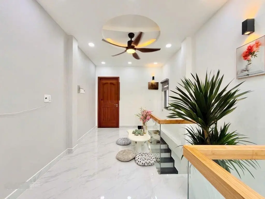 Cách chợ Bà Chiểu 1Km. Nhà mới 2 tầng. 3 phòng. 66m2 (Nở hậu). Dài 24m. HXT đỗ cửa. Nhỉnh 7Tỷ