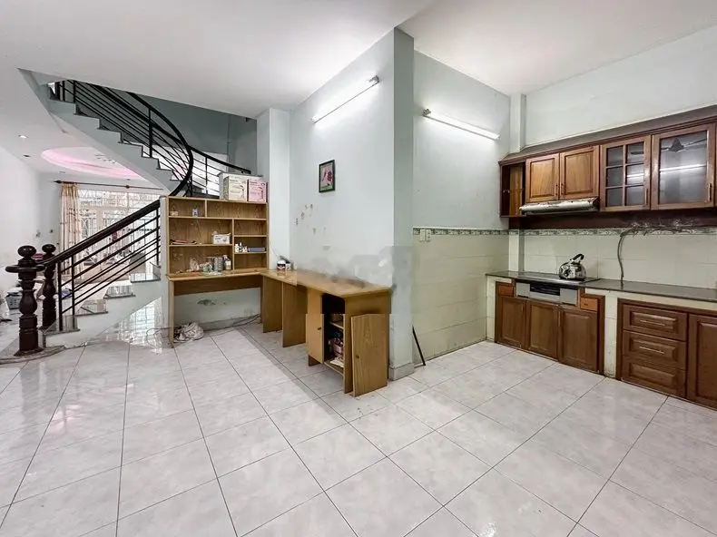 Bán nhà đường CMT8, P15, Quận 10, 73m2, 4 tầng, nở hậu L, chỉ