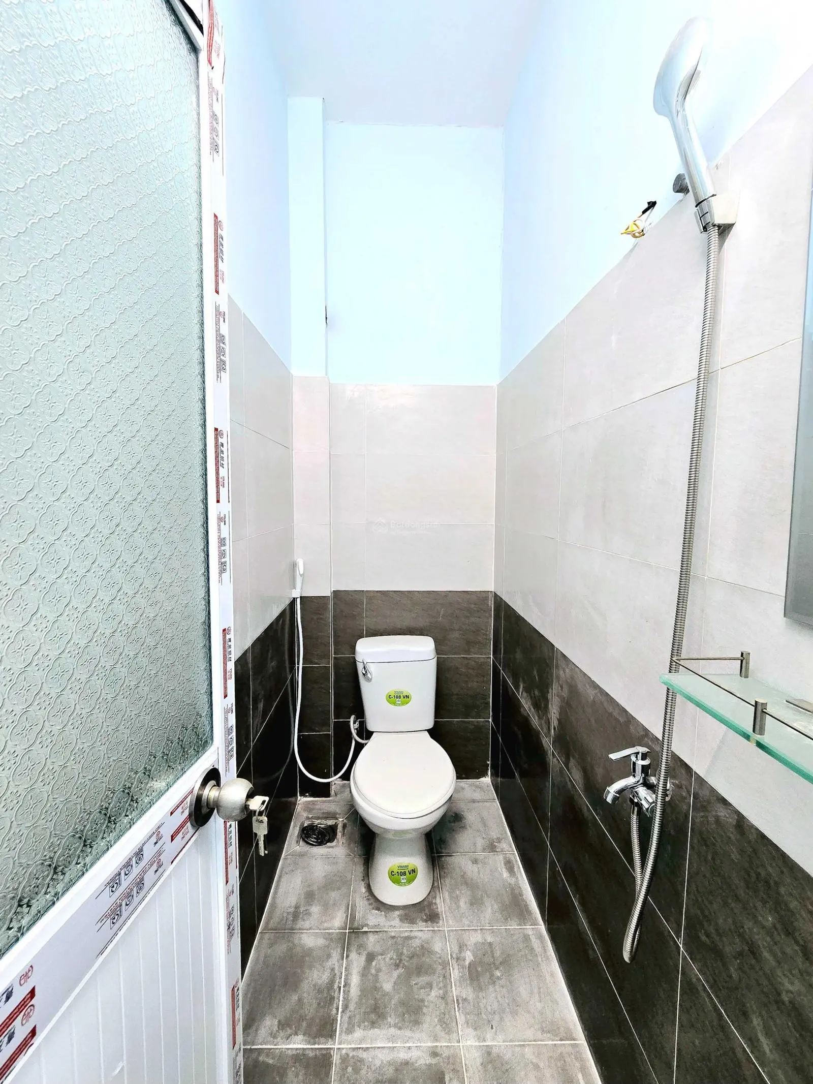 Bán nhà 1 lầu - mới hoàn thiện - xe hơi đậu kế bên nhà