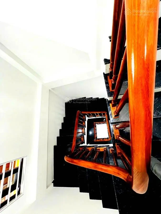 Bán nhà phố Nguyễn Trãi, Dt: 35m/5 tầng. Sát Royal. Lô góc. Nội thất đẹp. Dân trí cao. Giá: 6,8 tỷ