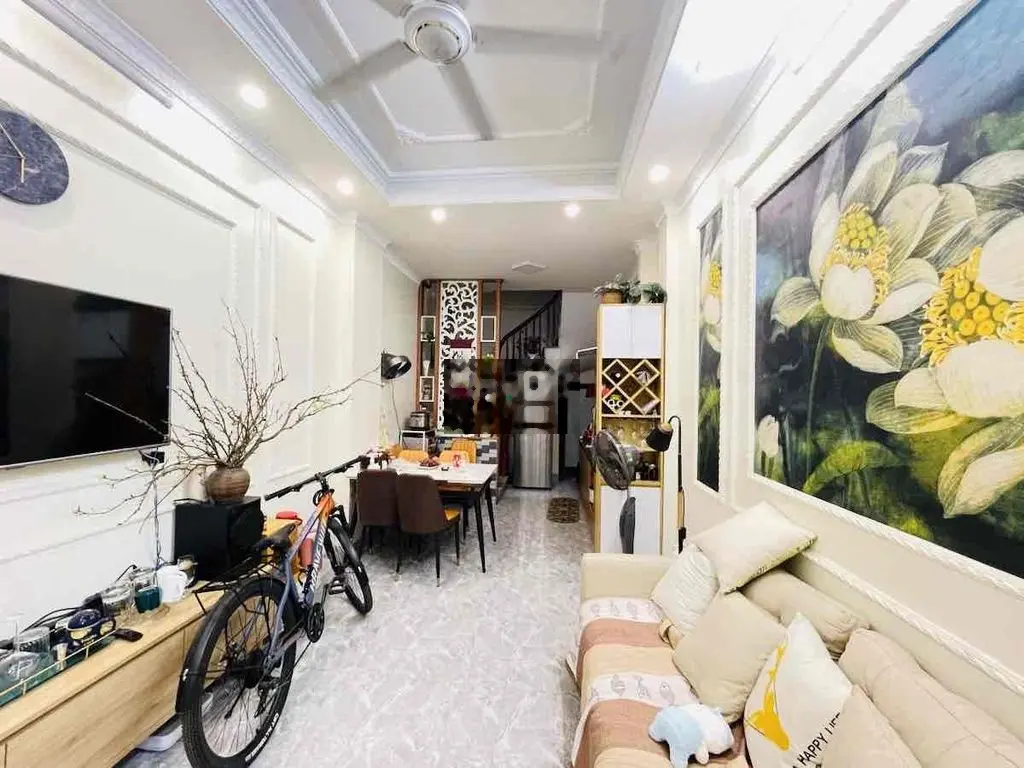 Bán nhà Nguyễn Trãi! Nhà đẹp, ngõ nông, rộng 2m, ra phố chỉ vài bước.