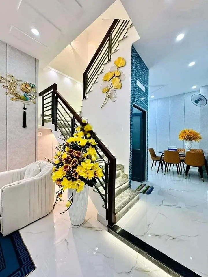 Bán nhà 2 lầu - sân phơi, cách mặt tiền liên Khu 4 - 5 khoảng 20m (SHR). Giá: 1 tỷ 880 TL