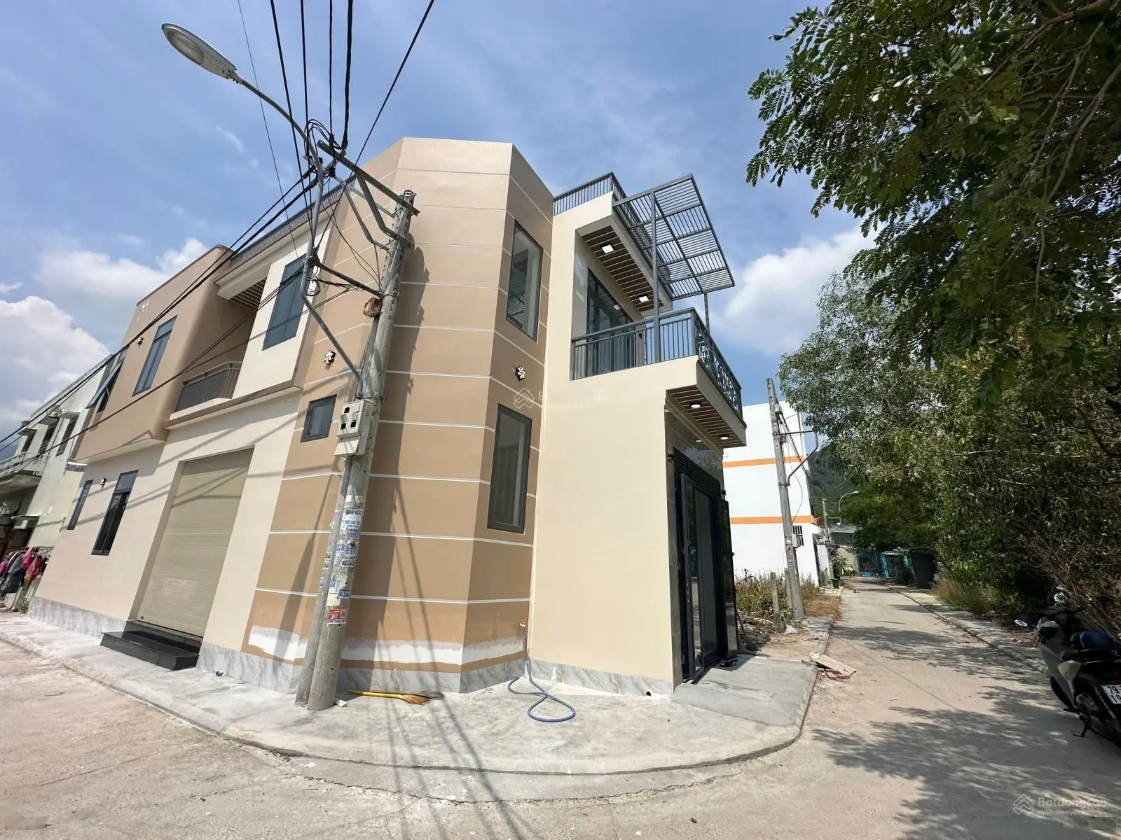 Hàng hiếm - bán căn góc 2 mặt tiền 2 tầng TĐC Đất Lành - Vĩnh Thái, Nha Trang vừa hoàn thiện