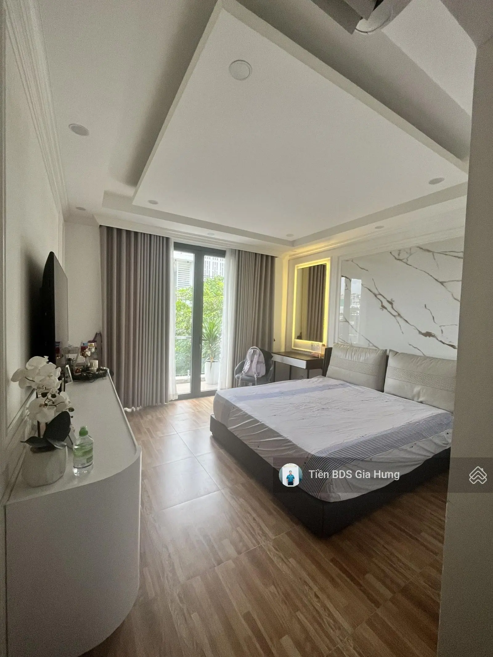 Nhà đẹp full nội thất mặt tiền đường số Tân Quy DT 4x20m giá 15 tỷ 500 trệt lửng 3 lầu 5 PN