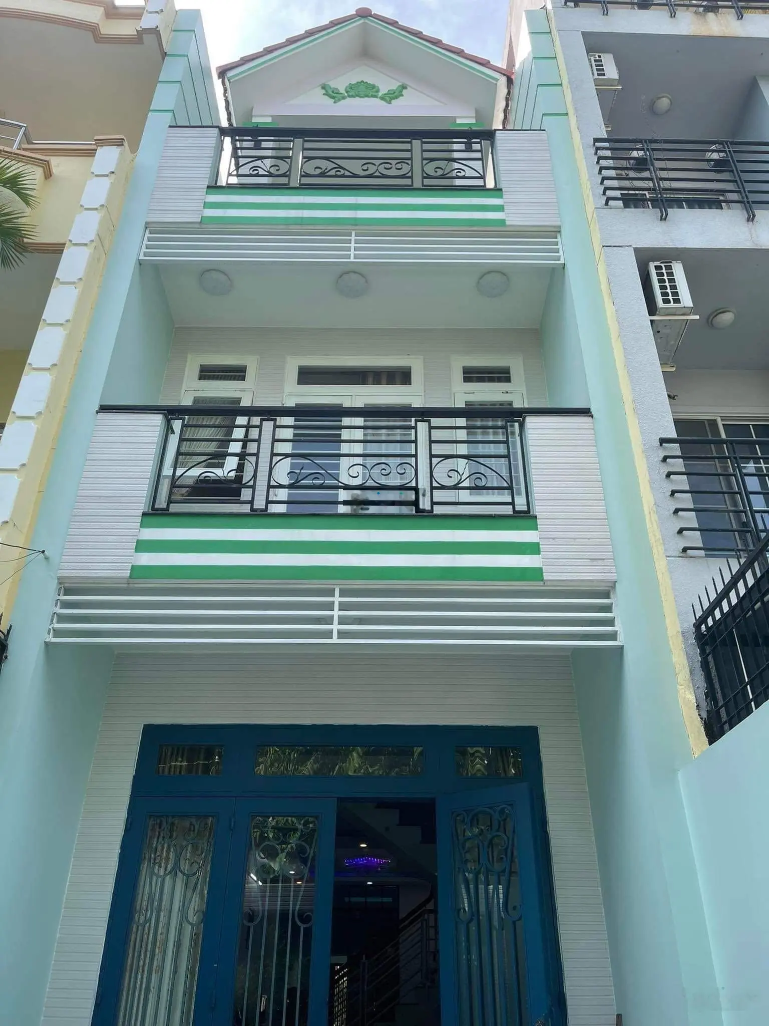 Khách đuối bán gấp nhà 98m2 sát Vincom Thủ Đức 1trệt 2 lầu giảm xuống 3 tỷ, rất hiếm