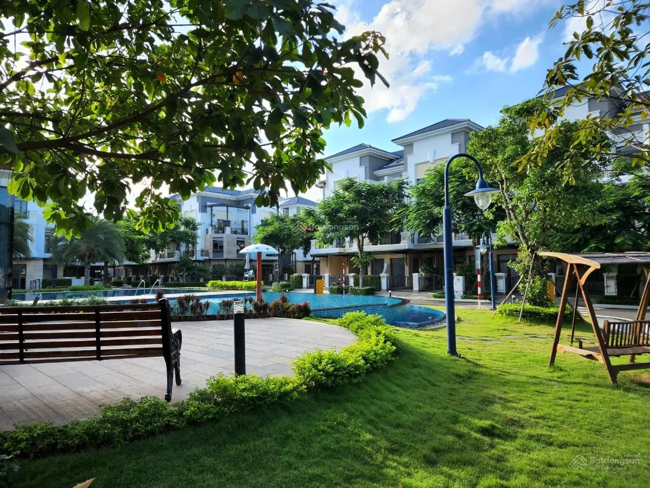 Căn góc, sân vườn Verosa Park - Hot - 1 trệt 3 lầu nhà thô 14 tỷ. LH Tân Mùi 0938955090