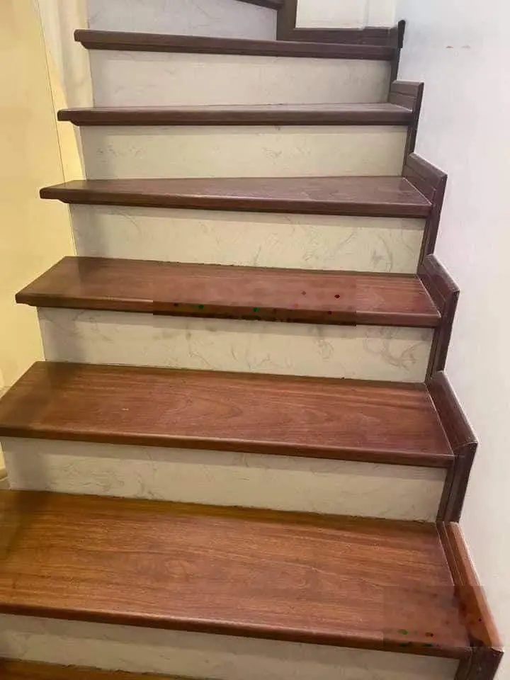 Giáp Trịnh Công Sơn, Tây Hồ - Nhà 50m2 x 4 Tầng, 1 nhà ra phố, Ô tô, ngõ nông, thoáng. Chỉ 9.5 Tỷ.