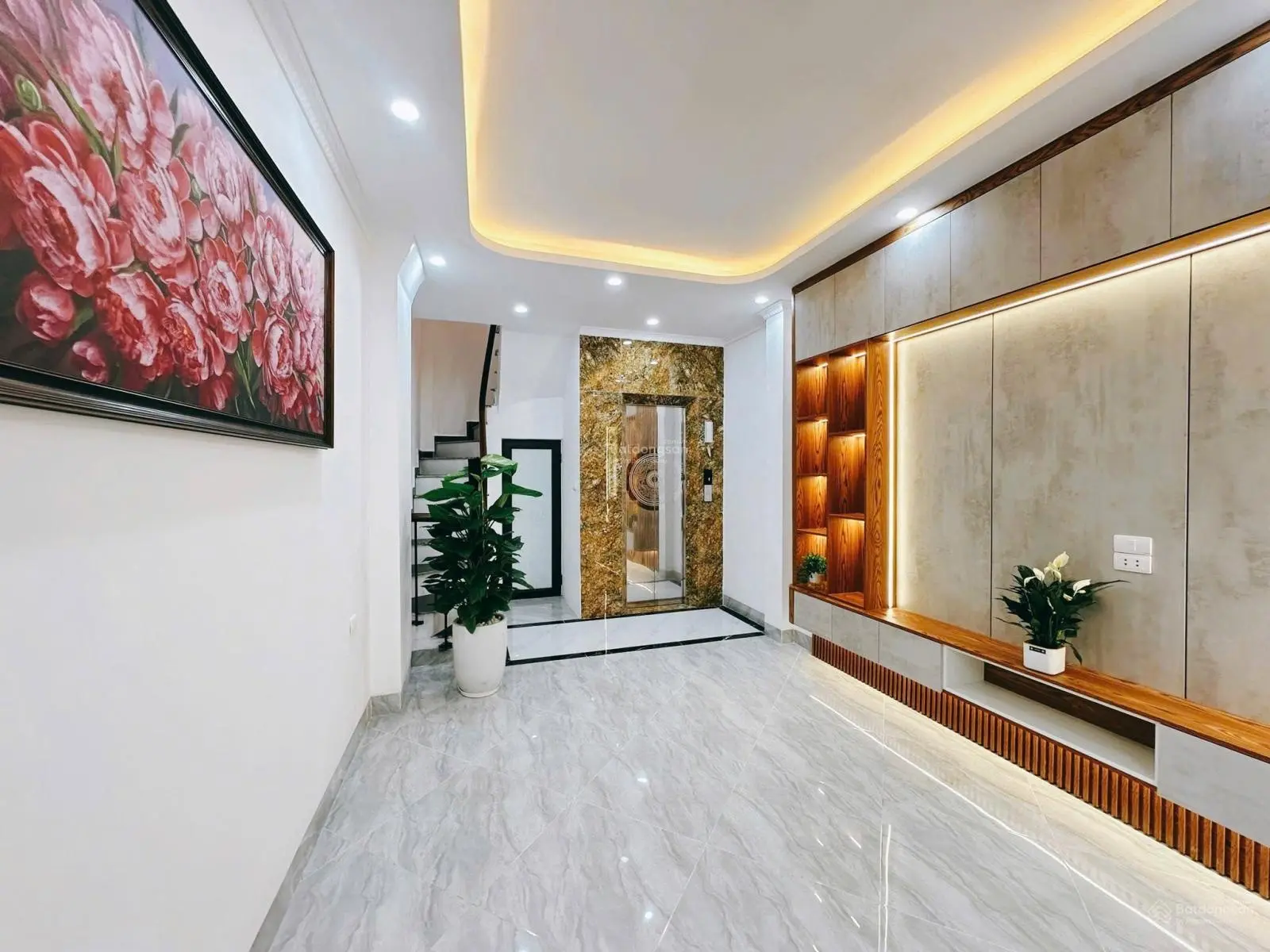 8,35 tỷ - 31m2 - 6 tầng thang máy - ngõ to đùng - full nội thất - 15m ô tô - Định Công - Hoàng Mai