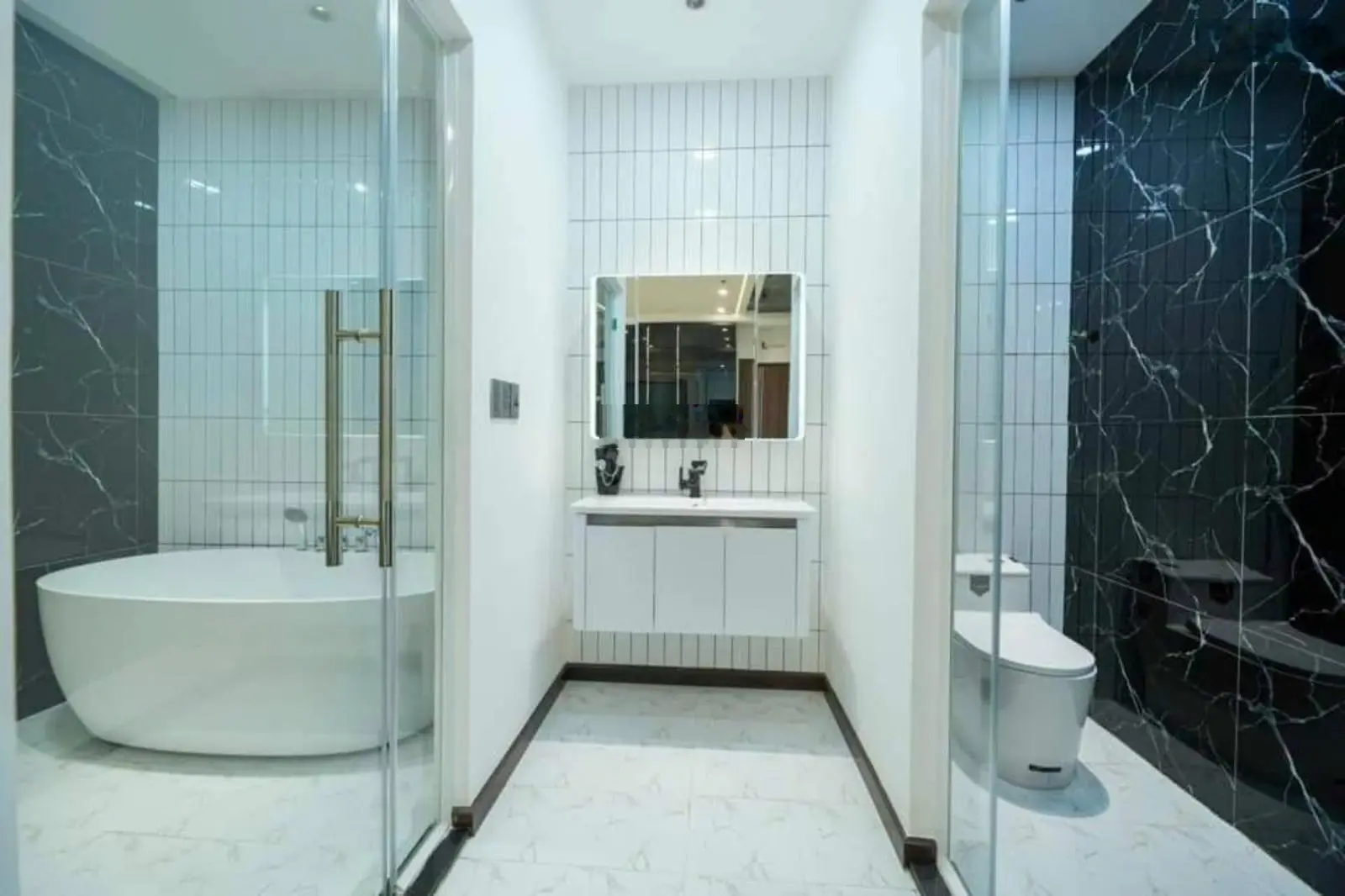 Cần bán nhà Q. 6, giá 9 tỷ/90m2, 4PN, 5WC, đang cho thuê 30 triệu/th, SHR