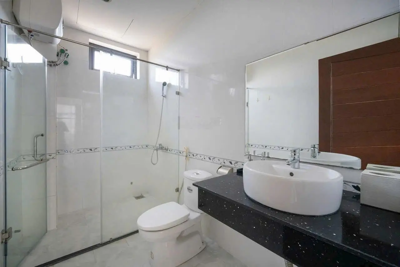 Bán nhà Villa đường Lê Văn Miến, sát biển Nguyễn Tất Thành