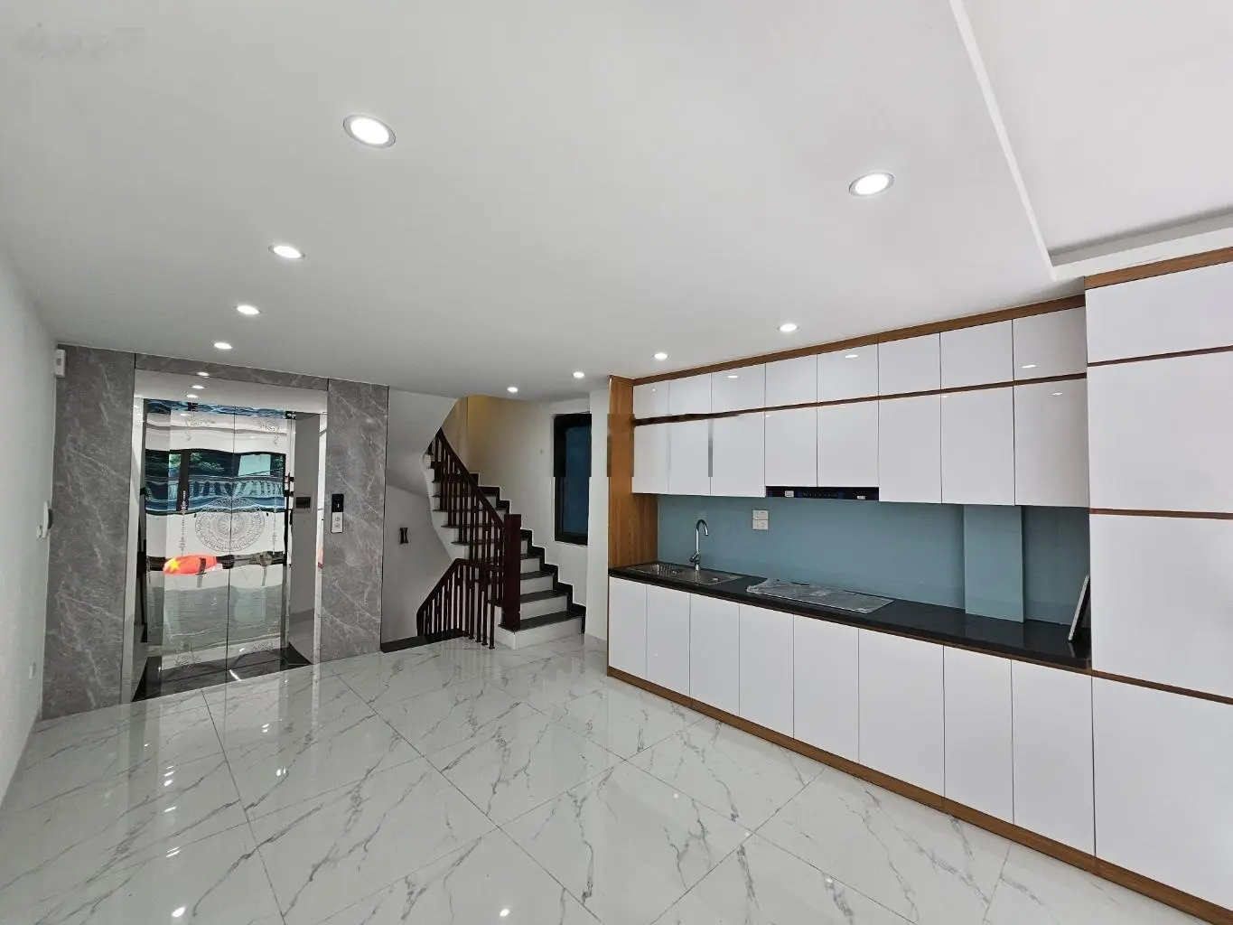 Bán nhà 6 tầng thang máy,lô góc mới đẹp, ô tô 7 chổ vào nhà, dt 50m2 mt 4,5m giá chỉ hơn 9 tỷ