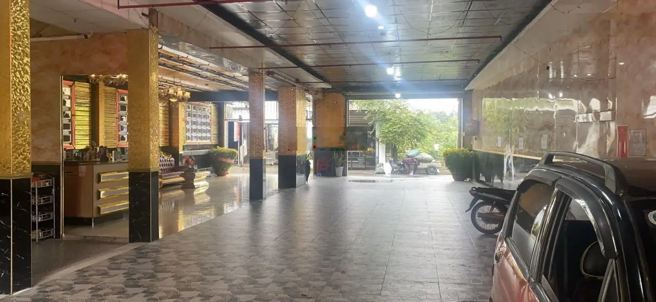 Bán MT KD đường Trần Quang Diệu, TP Quảng Ngãi. DT 1000m2, MT 11.5m, đường 10m, đang kinh doanh