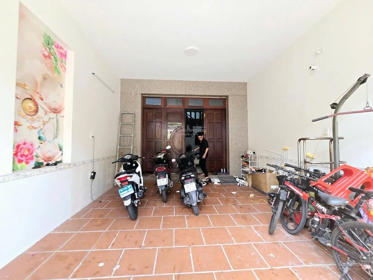 Chính Chủ Cần Bán Nhà MT TTHC Trệt Lầu Tum, P Dĩ An, TP Dĩ An. Có 2P Ngủ, 2WC, Phòng Thờ. DT 101M.