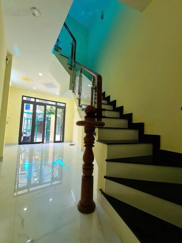 Cần bán nhà riêng giá 5,5 tỷ VND tại Quận 2, Hồ Chí Minh