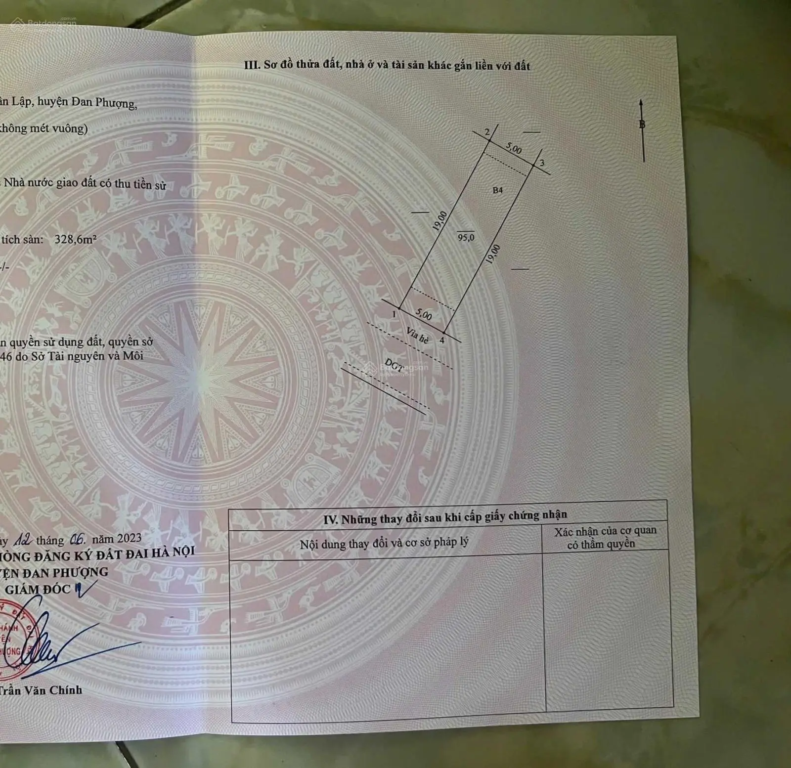 Cần bán căn liền kề trục đường 39m. Sẵn nhà thô 4 tầng kinh doanh được luôn. Đón sóng Sunshine TL