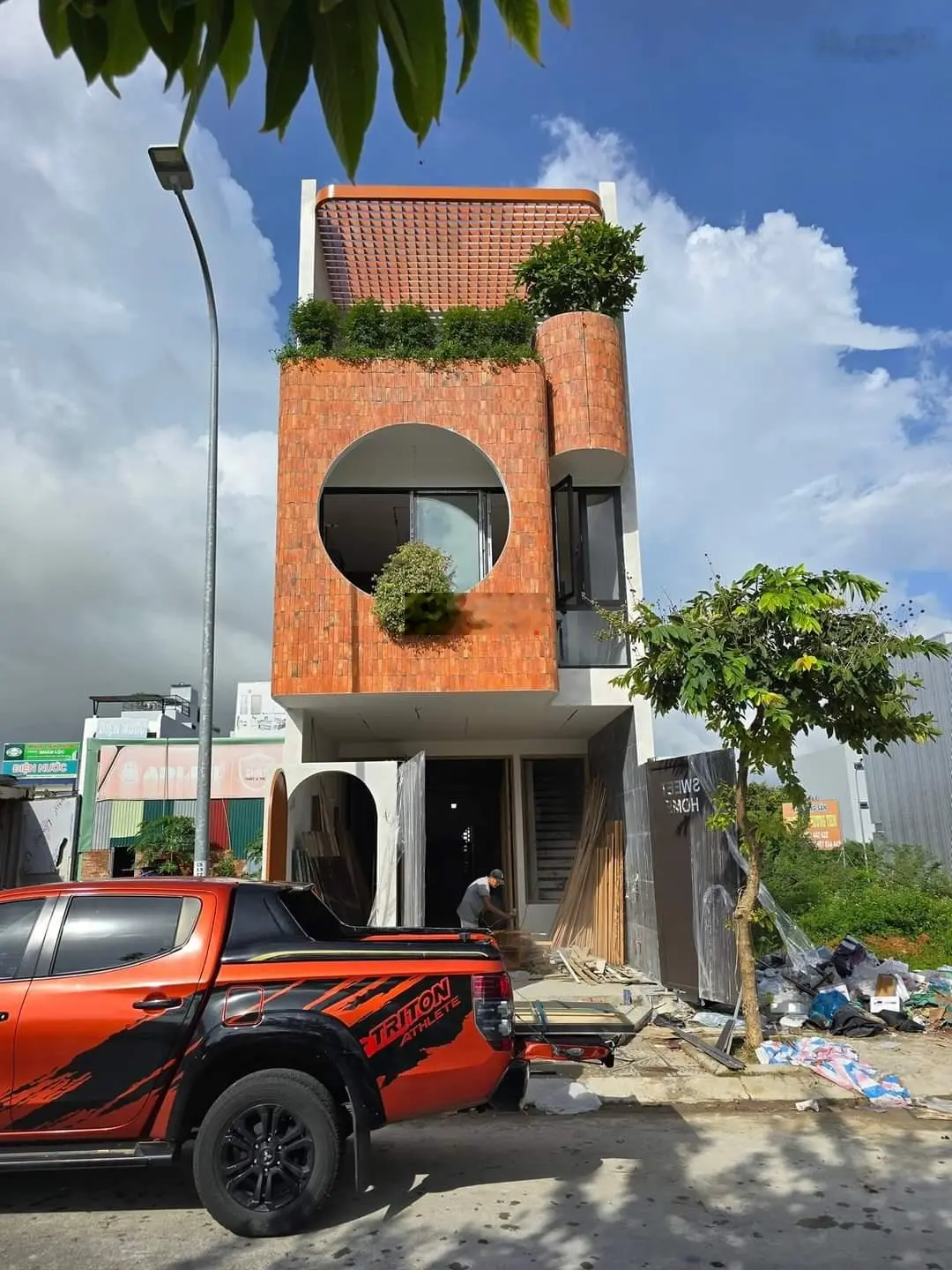 Siêu phẩm 3 tầng mặt tiền Hòa Minh, khu điện âm, gần Nguyễn Sinh Sắc, gần biển