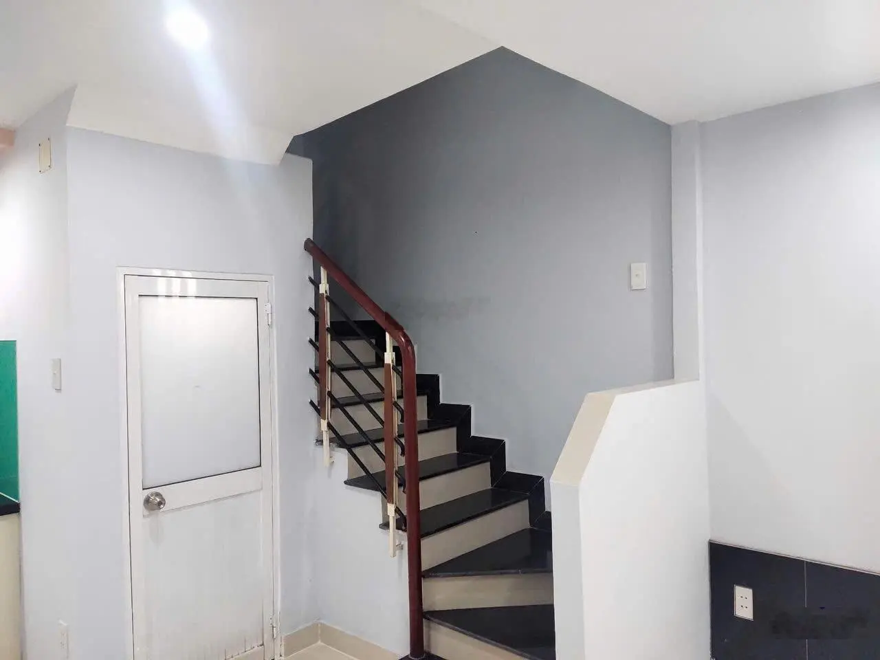 Bán CHDV đường Ngô Đức Kế, 1T 3L, thu nhập 18tr/tháng, DTCN 42m2, vuông vức, giá 6,79 tỷ TL