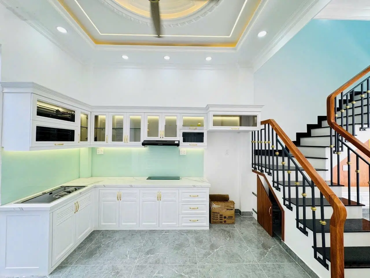Bán gấp nhà 3 lầu hẻm thông xe hơi. Giá 7.2 tỷ PHBP TP Thủ Đức