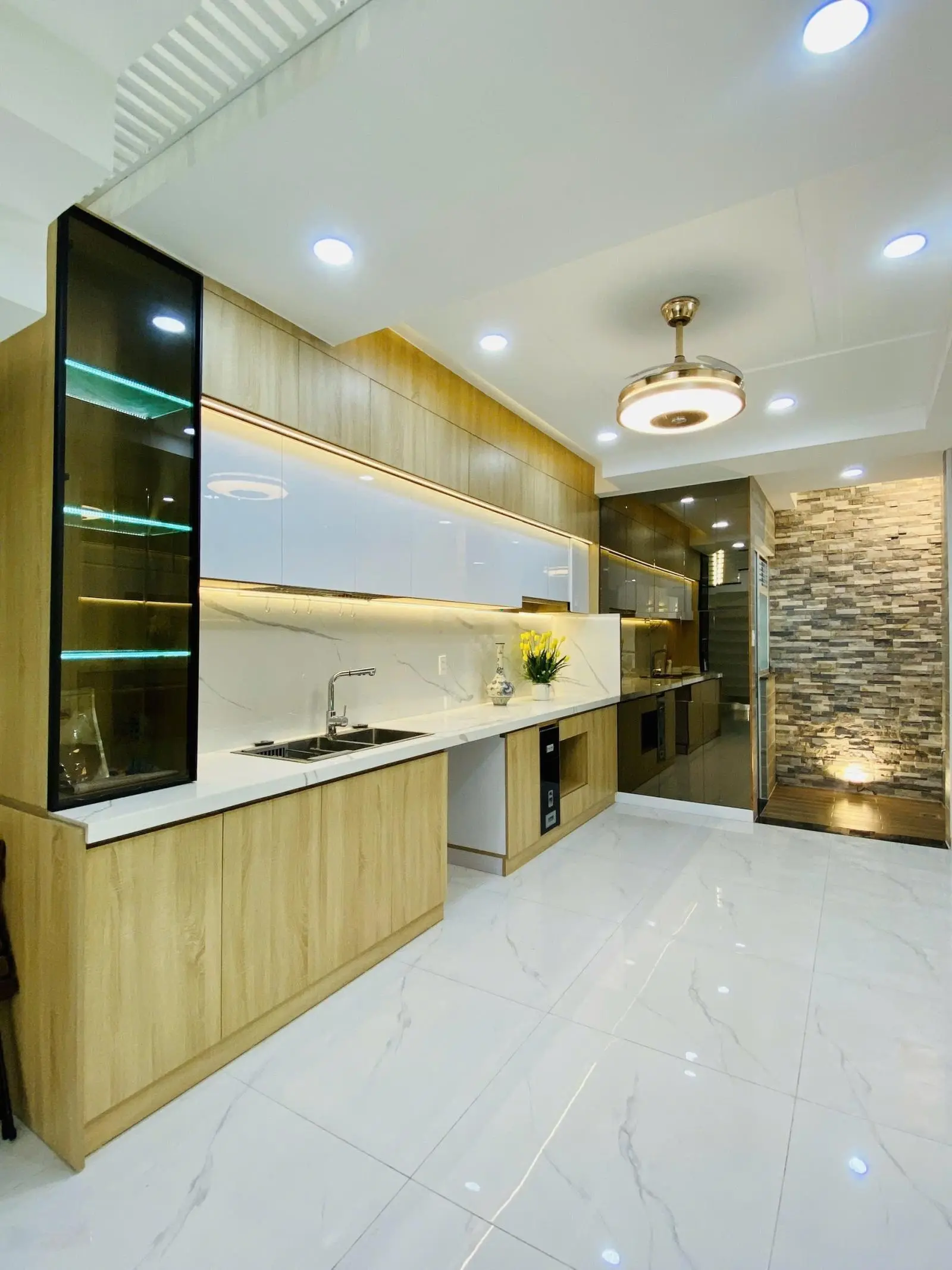 Bán Nhà Mặt Tiền Kinh Doanh giá như trong hẻm Nguyễn Duy Cung P12 Full nội thất 4tầng 5pn 6wc