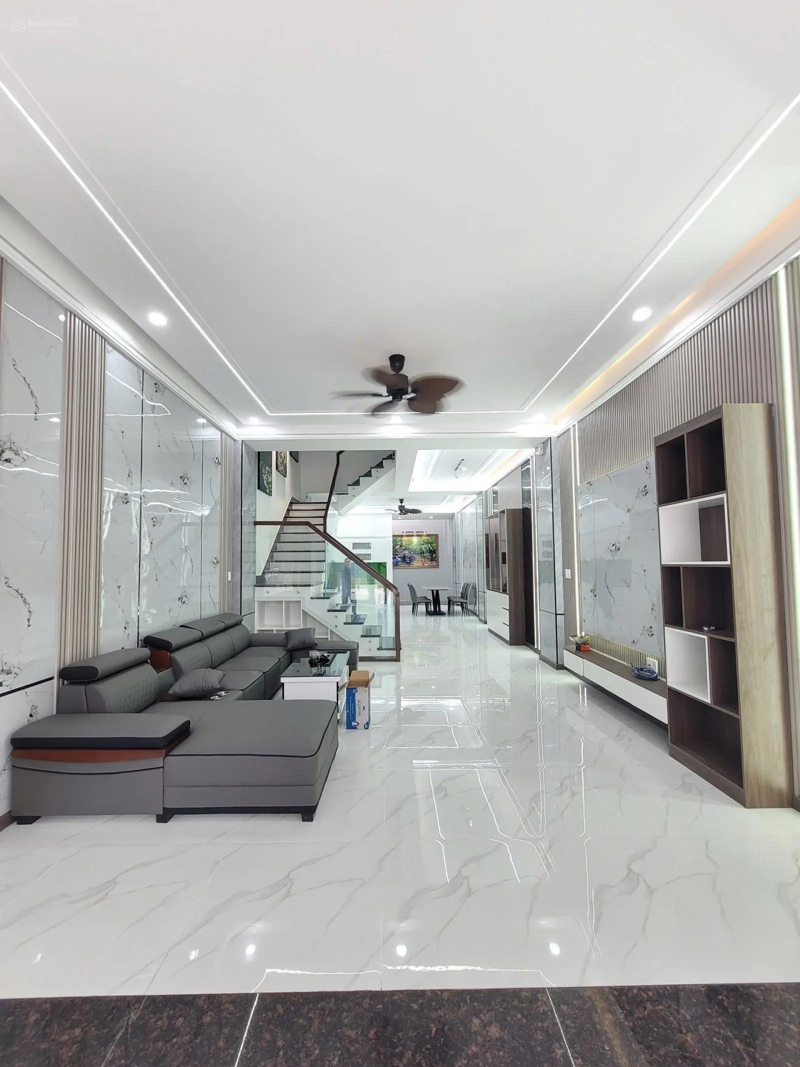 Nhà 1 trệt 2 lầu full nội thất ngay trung tâm y tế Dĩ An chỉ 6 tỷ 145.6m2, giá rẻ