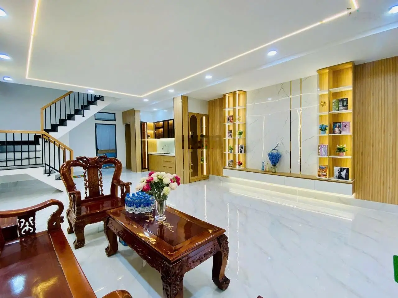 Nhà sáng thoáng đẹp ĐS 21 P8 DT đất CN 92.6m2 đúc 1 lầu 4PN 4WC. Nhà cách MT 30m cách HXH 2 căn