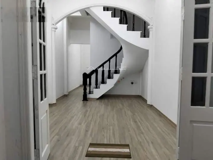 Tân_ấp - phúc_xá - ba đình dt : 41/50m 4,5 tầng mt 3,7m chỉ 6,3 tỷ ngõ rộng - ô tô đỗ cổng .