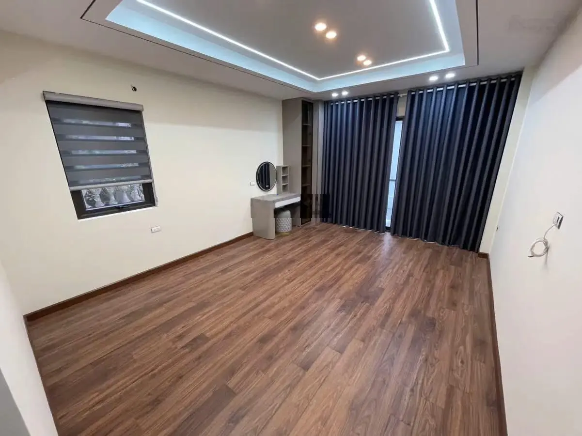Siêu phẩm - Ngọc Lâm - LB - gara 7 chỗ - lô góc - 7 tầng thang máy - xây mới kinh doanh ô tô thông