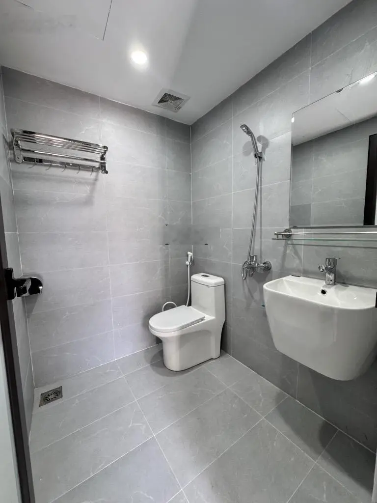Bán Nhà Riêng tại Phố văn trì bắc từ liêm mặt ngõ ô tô đỗ gần thoáng sáng 36m2 x 5 tầng zá 5.95 tỷ