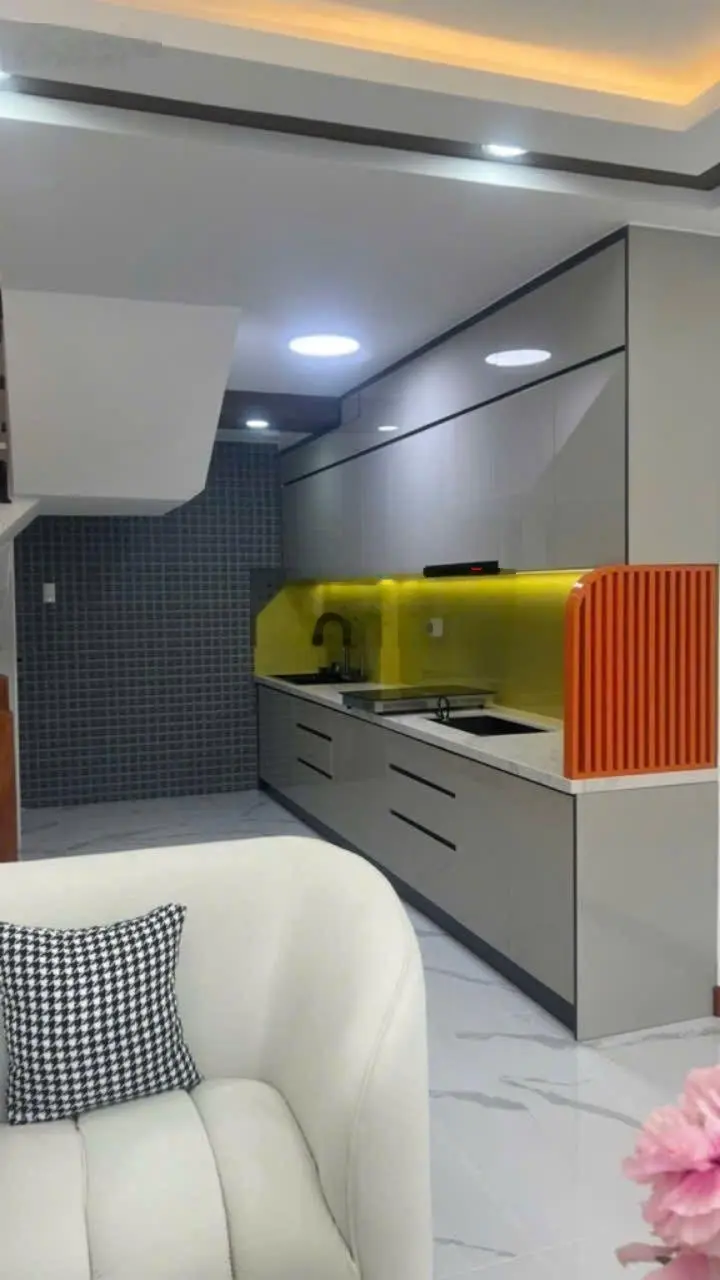 Bán nhà riêng quận 10 HXH Thành Thái 5 tầng 52m chỉ 10.3 tỷ, lh: 0907 082 ***