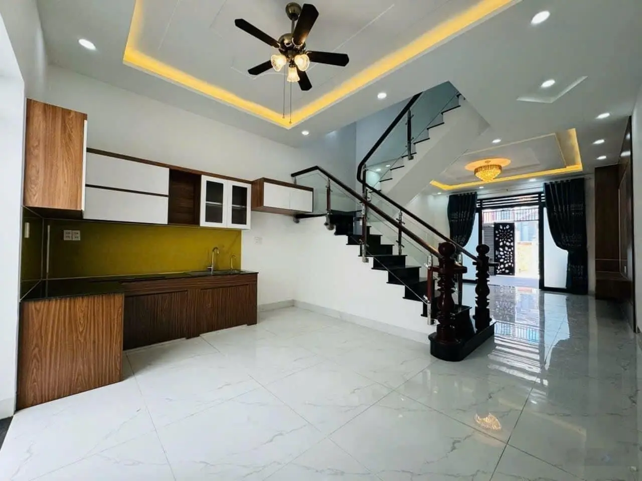 Bán nhà ngay chợ Bình Chánh - SHR - DT 80m2