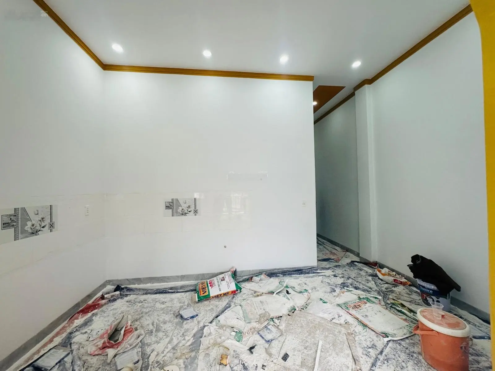 Cần bán căn nhà gần chợ Quang Thắng, nhà mới xây bao đẹp, sổ riêng giá cực rẻ 1tỷ990. Hỗ trợ vay