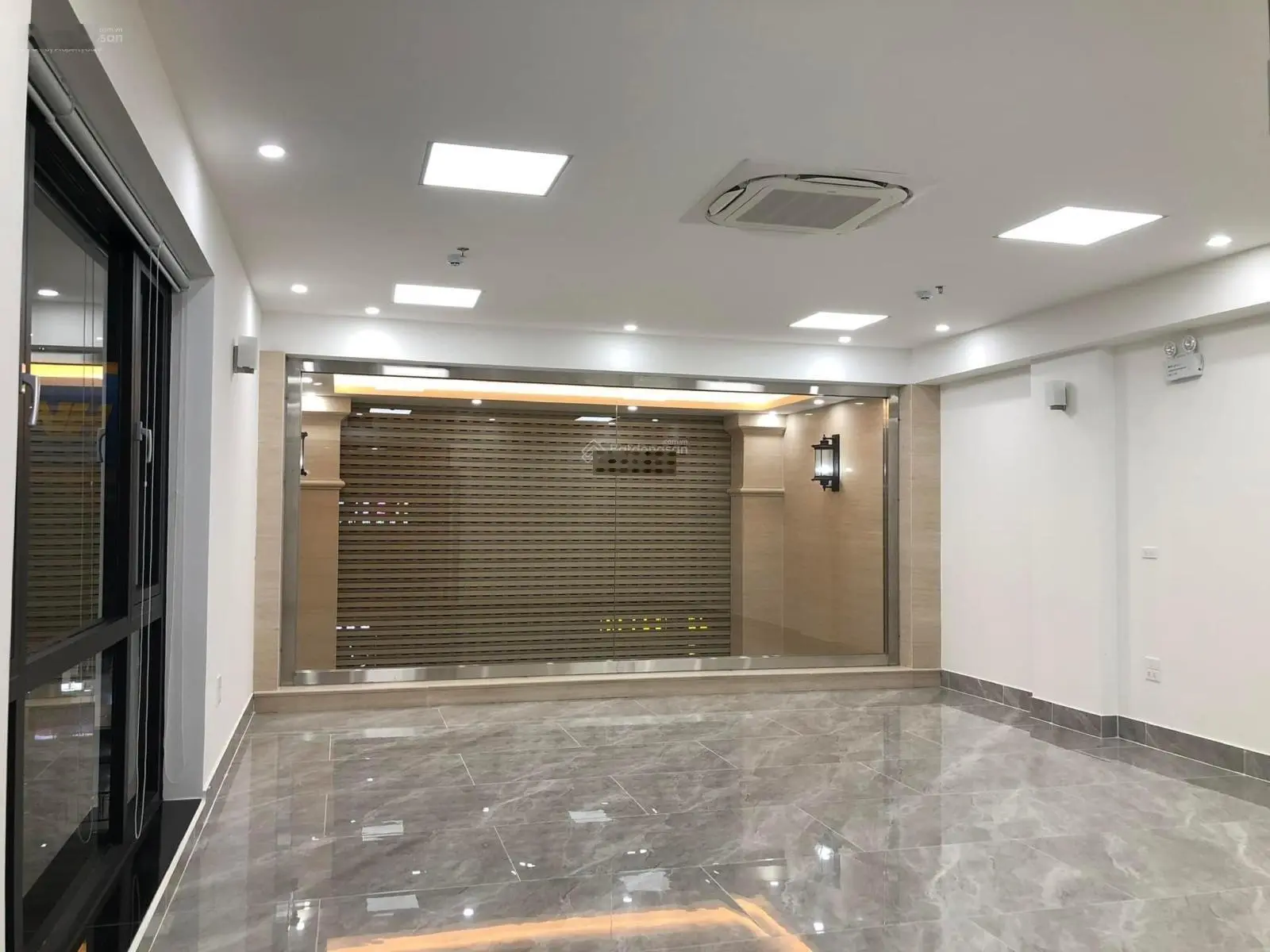 Phố Thành Thái, công viên, toà building 9 tầng, hầm, ô tô kinh doanh, VP, ở sướng, 105m2*MT 5.6m