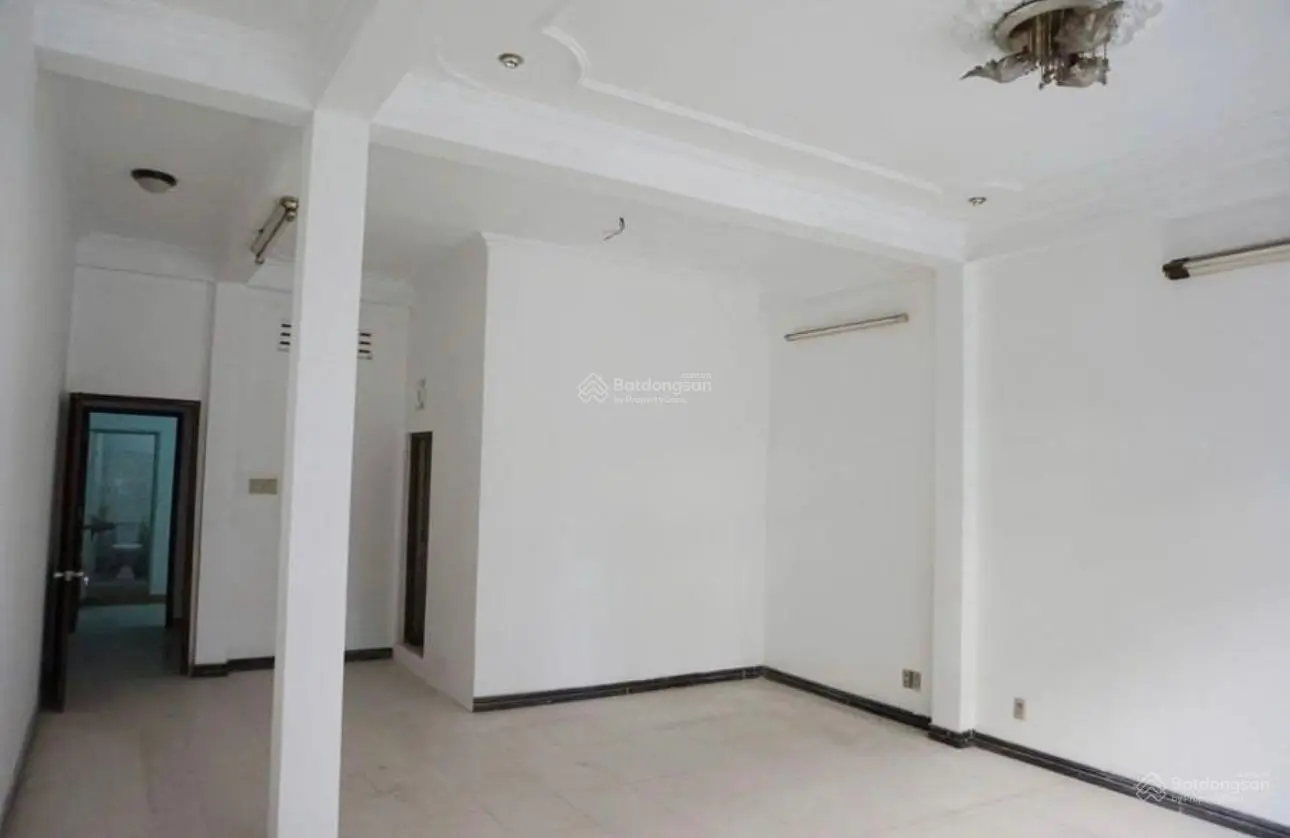 Định cư cần bán nhanh nhà Trần Quốc Hoàn P. 4 Tân Bình. Gía bán 5 Tỷ 8 - 5,5 x 20m. 6PN 6WC. SHR